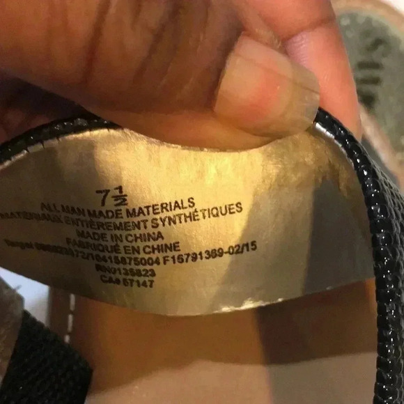 Sam & Libby Black Slip On Sandals with Faux Patent Leather Strap-Size 7.5 - Picture 7 of 7